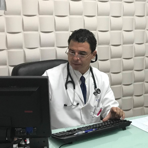 Dr. Esteban Barrea